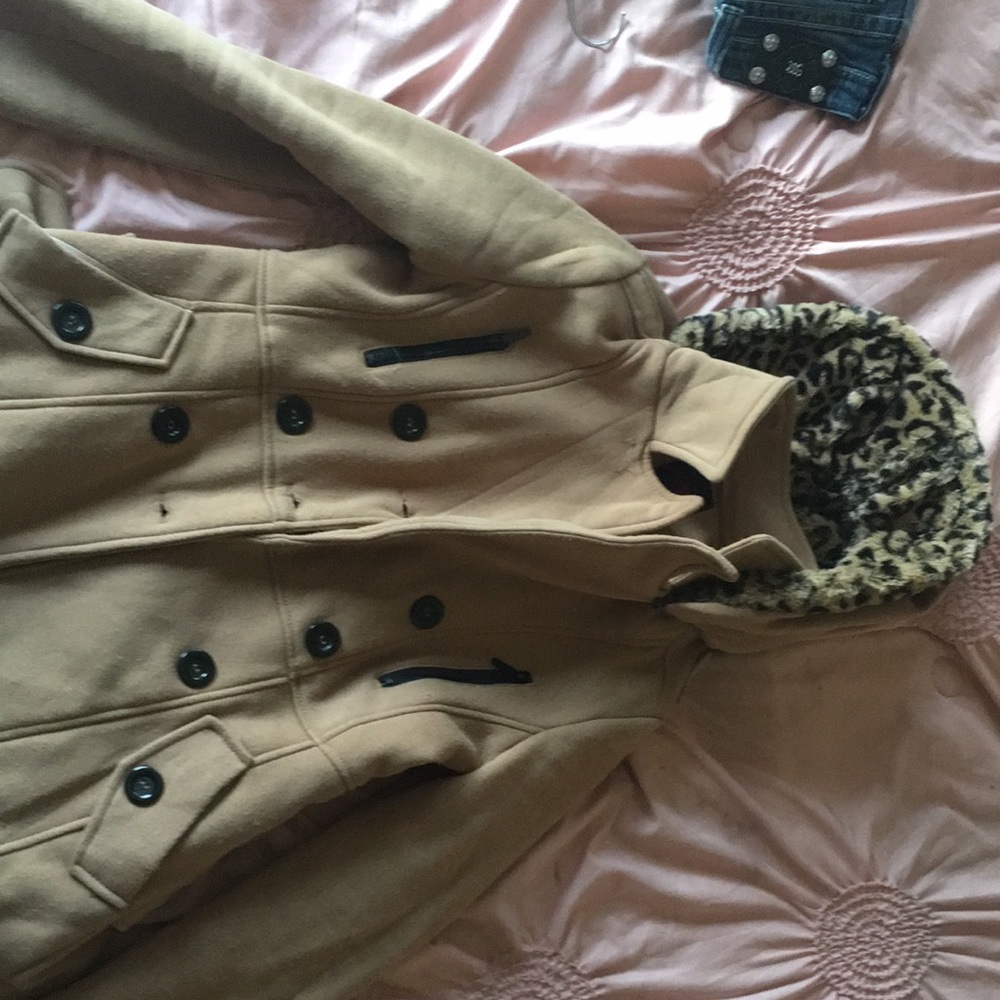Furry jacket with leopard print